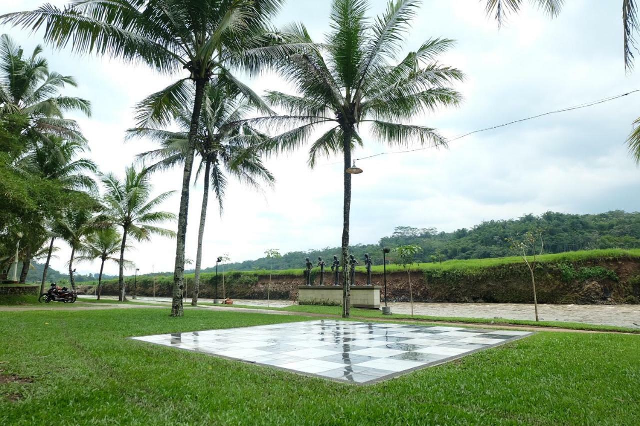 Puri Asri Hotel & Resort Magelang Luaran gambar