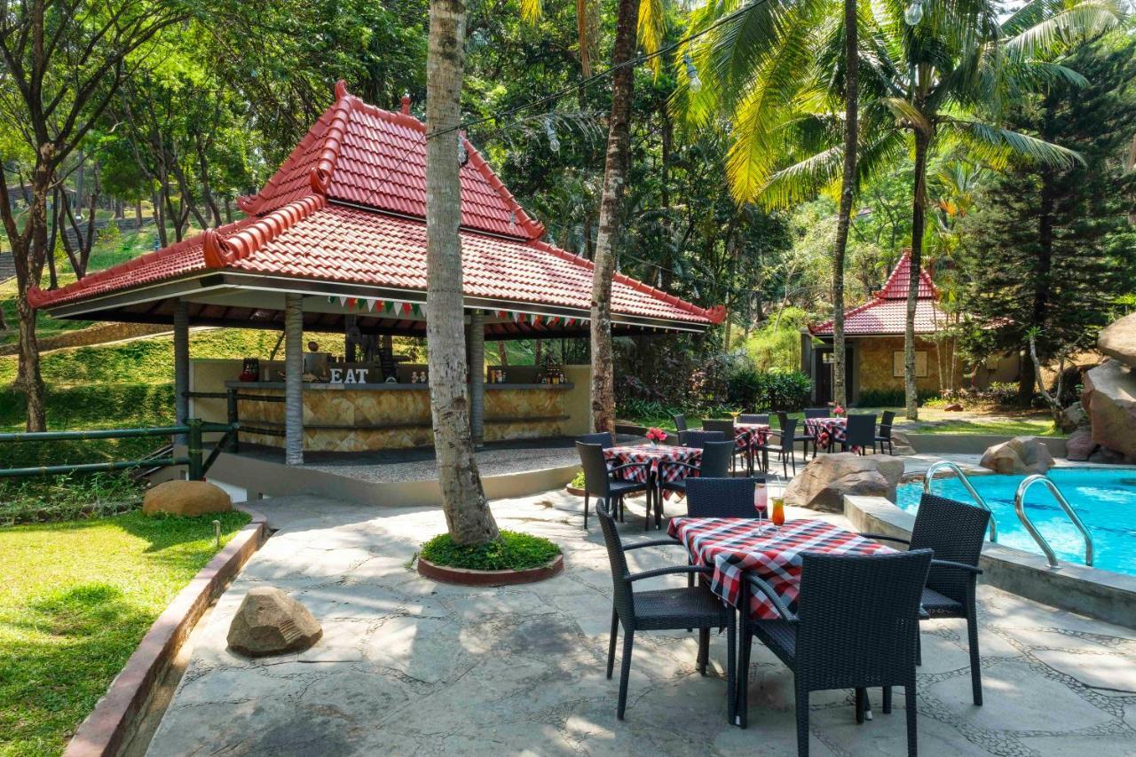 Puri Asri Hotel & Resort Magelang Luaran gambar